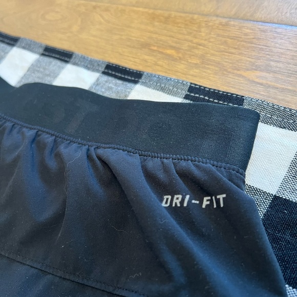 Nike Shorts - Picture 6 of 7